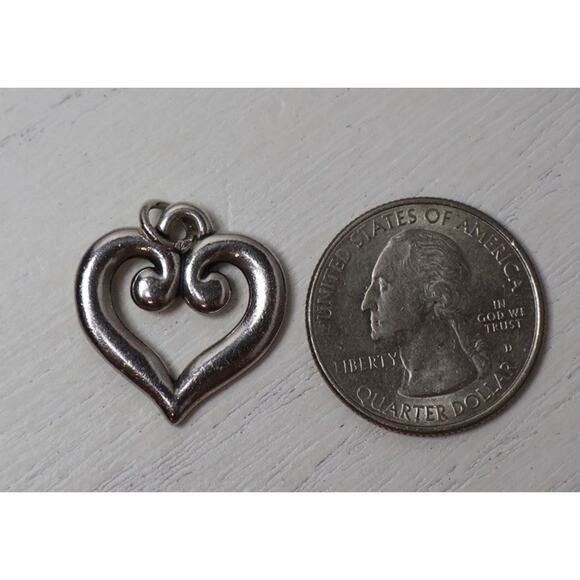 Retired James Avery Sterling Silver Scroll Heart Charm 4.9G / 0.9in - Picture 4 of 5